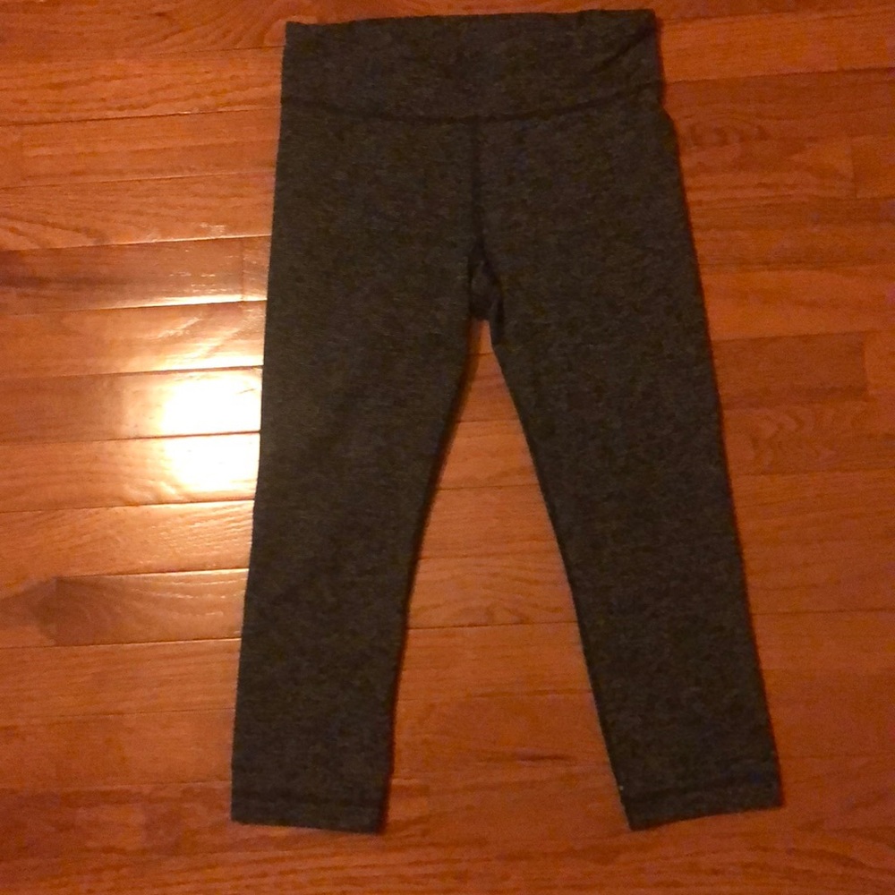 Black and white Under Armour Capri Leggings